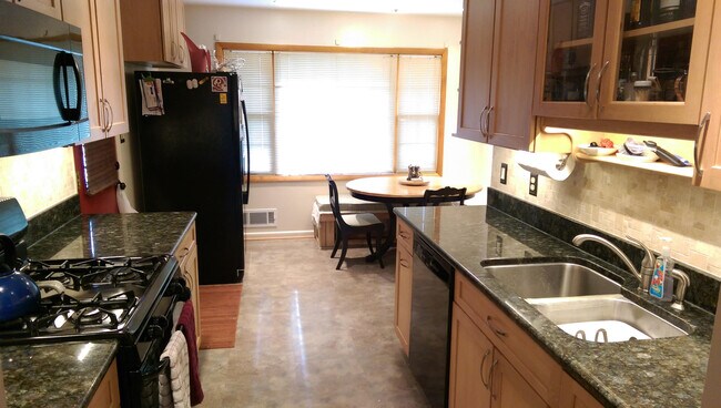 Building Photo - 5910 King James Dr