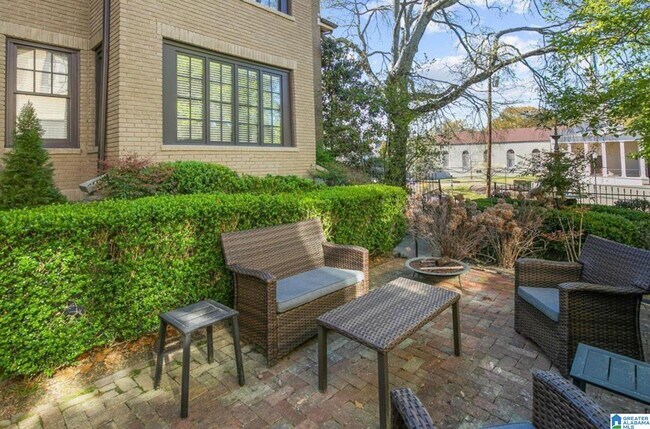 Building Photo - 3121 Highland Ave