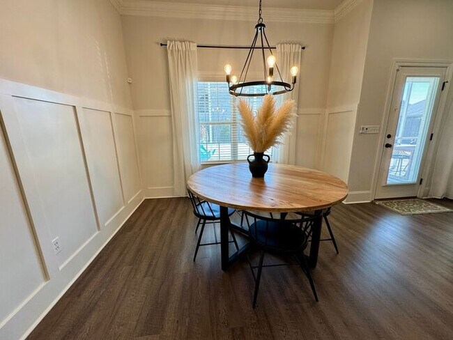 Building Photo - Pre-lease today for a late May move in