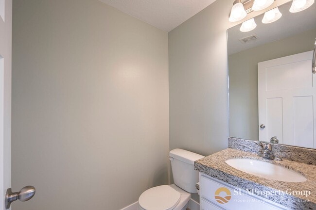 Building Photo - Stunning Townhome In Desirable Riverton Area