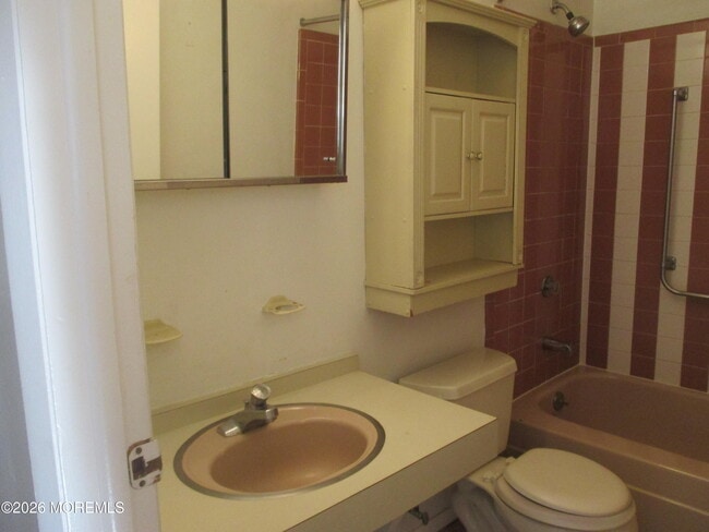 Building Photo - 306C W Malvern Ct