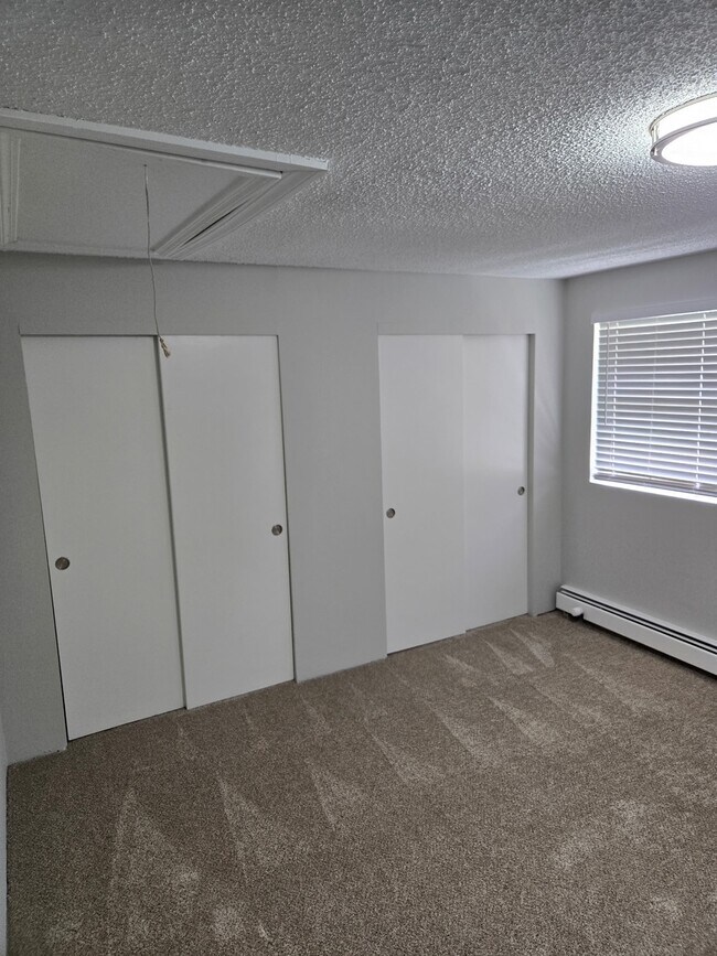 Building Photo - 945 Riverside Dr