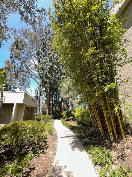Building Photo - 576 N Bellflower Blvd