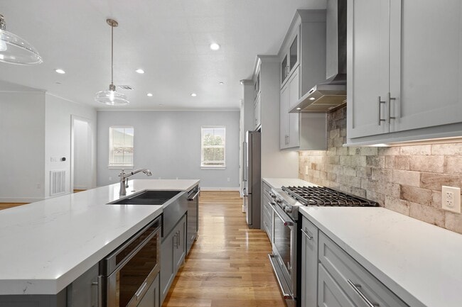 Building Photo - 5343 Larkin St