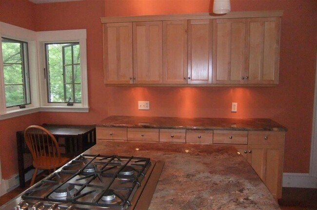 Building Photo - 68 Walnut Hill Rd