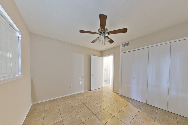 Building Photo - 4011 Smooth Oak Ln