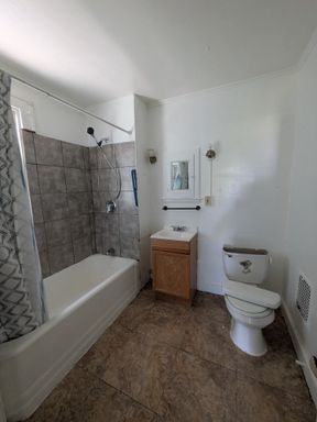 Building Photo - Section 8 approved 3 bed 1 bath home in McKeesport!