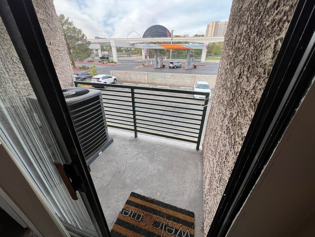 Building Photo - 2 Bedroom 1 Bath In Central Las Vegas