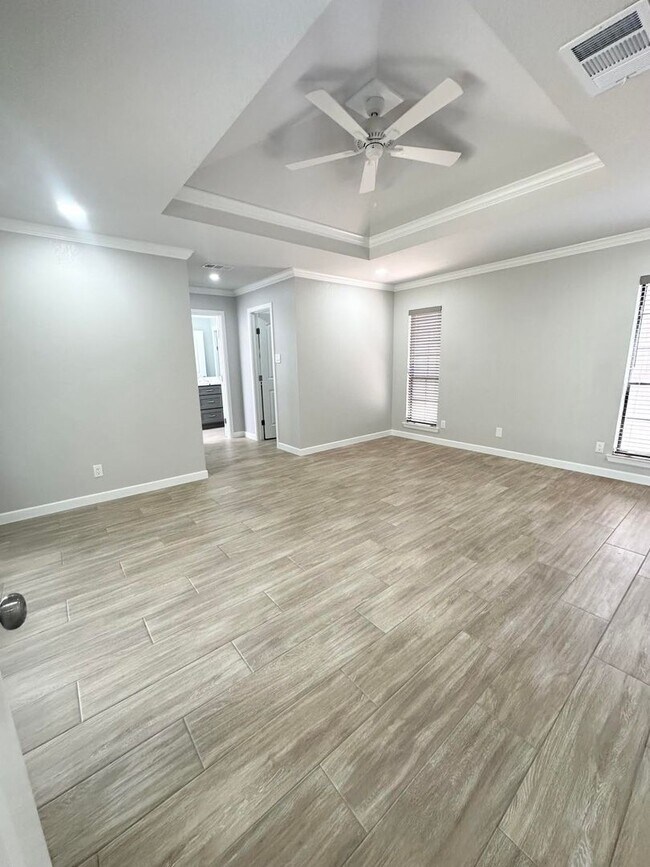 Building Photo - Fully Remodeled 3 Bedroom 2 Bathroom For Rent