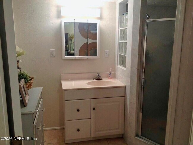 Building Photo - 8 10th St