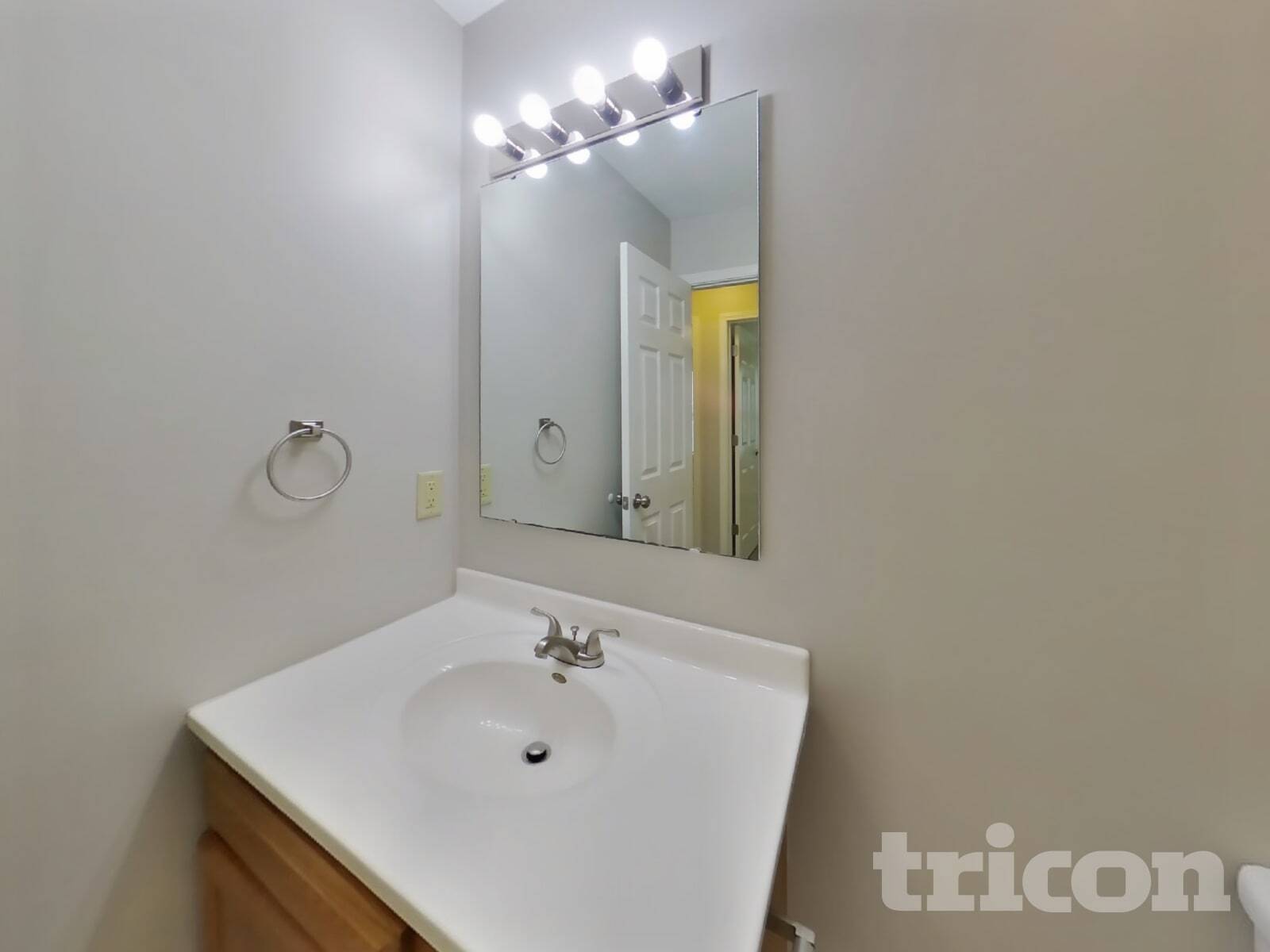 Building Photo - 945 Center St