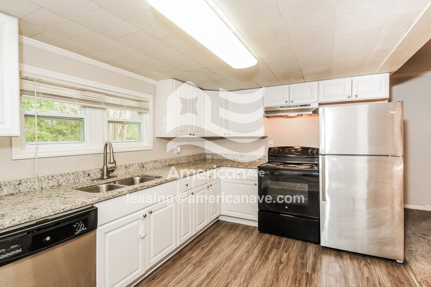 Building Photo - 1200 3rd Ave