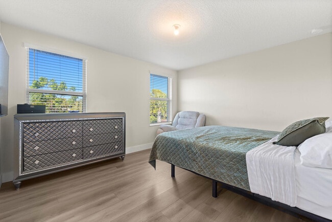 Building Photo - 1653 Lindley St