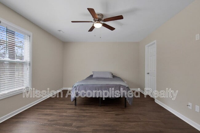 Building Photo - 2644 Middle Br Bnd