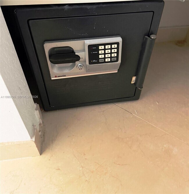 Building Photo - 4900 N Ocean Blvd