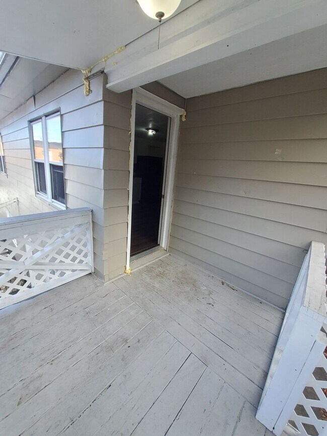 Building Photo - 277 E Spring St