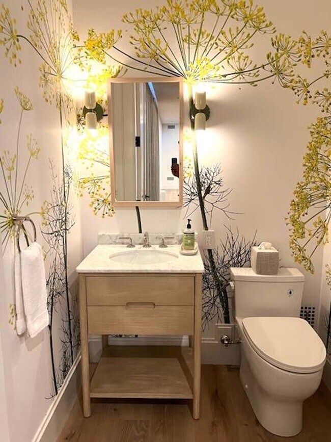 Building Photo - 9 Willow Pond Rd