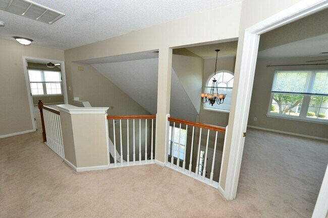 Building Photo - 517 Whisper Walk