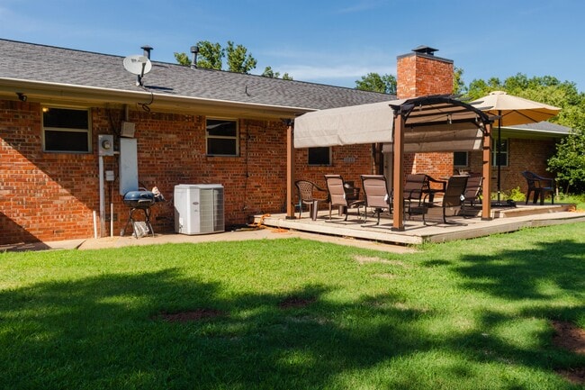 Building Photo - 1001 W Will Rogers Dr