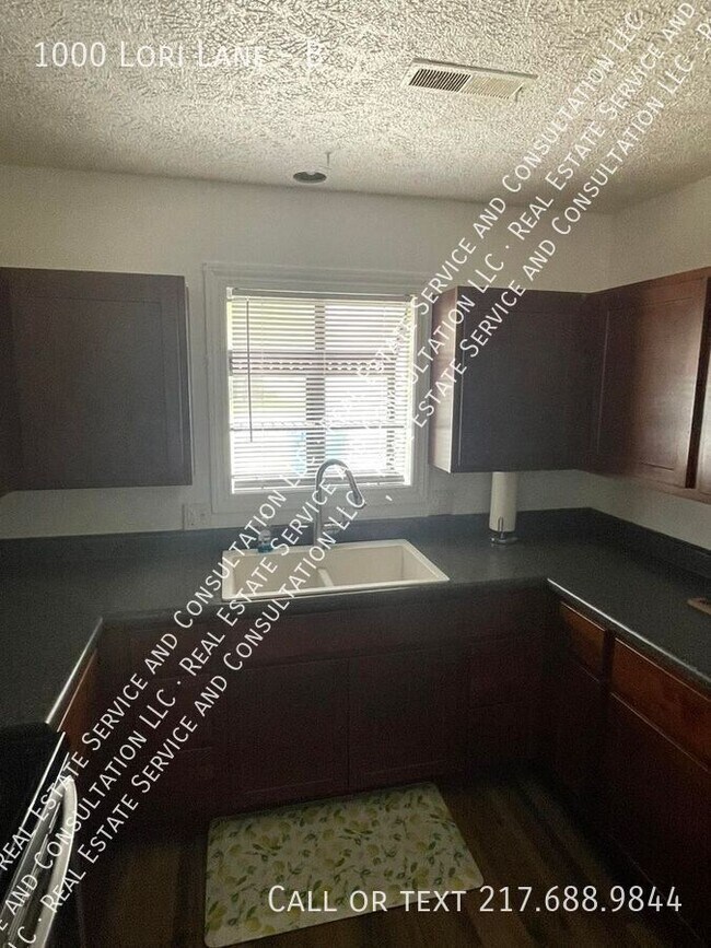 Building Photo - 1000 Lori Ln