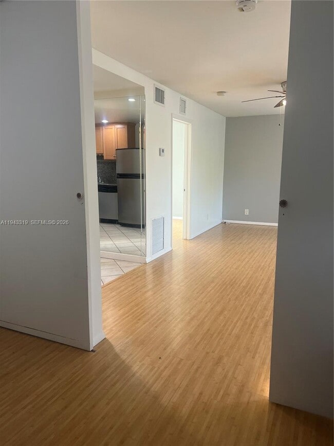 Building Photo - 225 SE 16th Ave