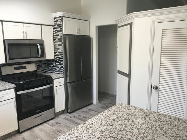 Building Photo - 1222 Palamos Ave