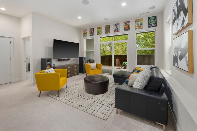 Building Photo - **North-Facing Luxury Home with Sunroom, A/C & Smart Home Features in Sammamish** Available NOW f...