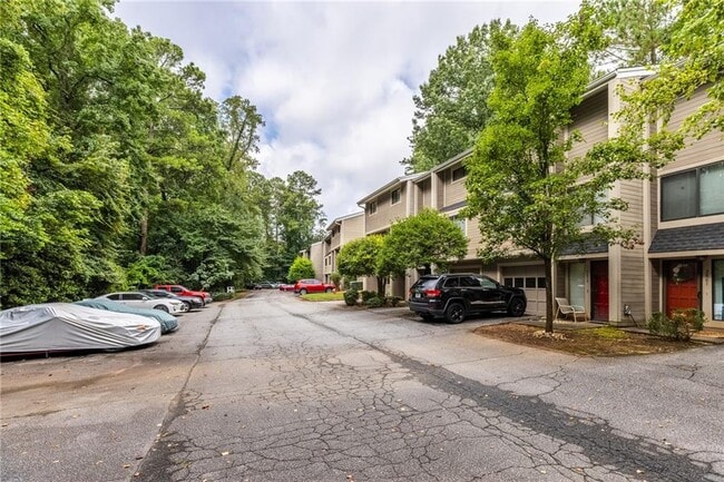 Building Photo - 2875 Torreya Way SE