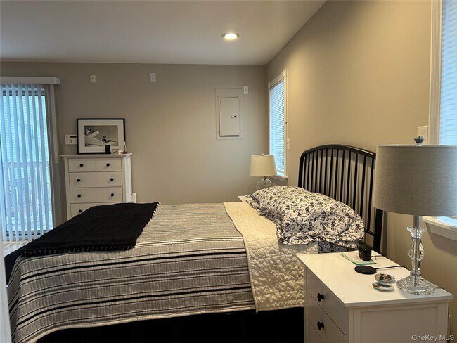 Building Photo - 259 Lincoln Blvd