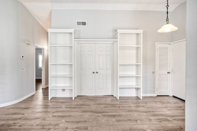 Building Photo - 3750 Via Del Rancho