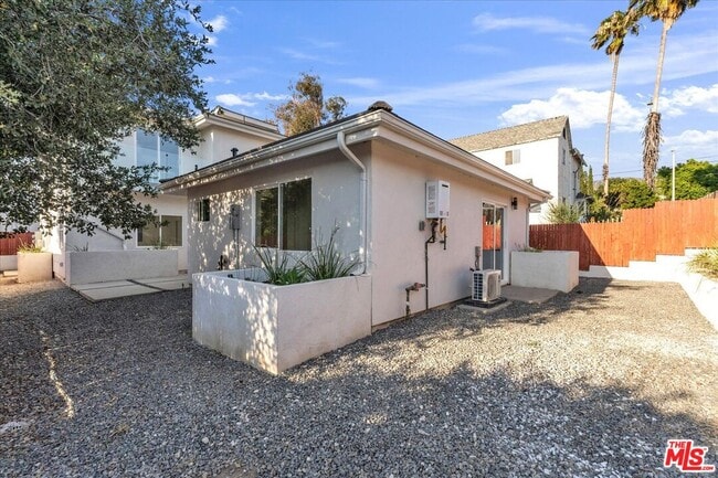 Building Photo - 10349 Hillhaven Ave