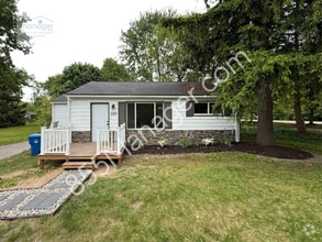 Building Photo - Fully Renovated 3-Bedroom Home with Sunroo...