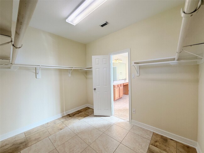 Building Photo - 28015 Silverstream Ct