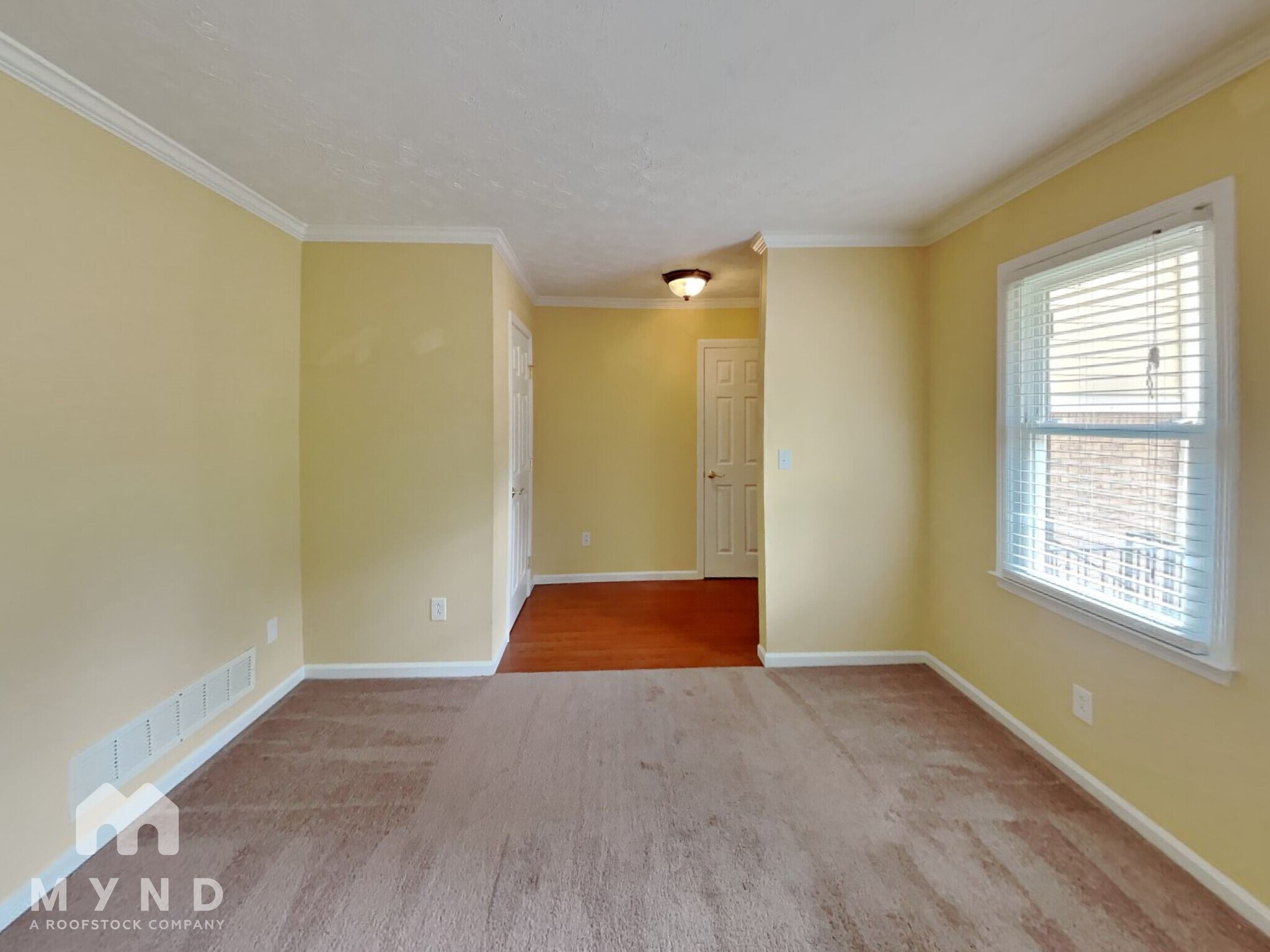 Building Photo - 1645 Brantford Dr
