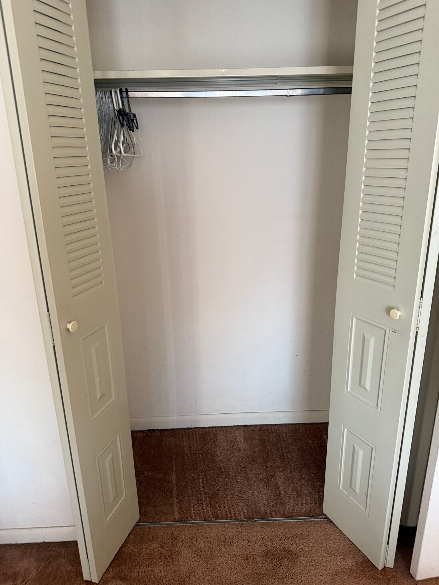 Closet - 926 Washington Blvd