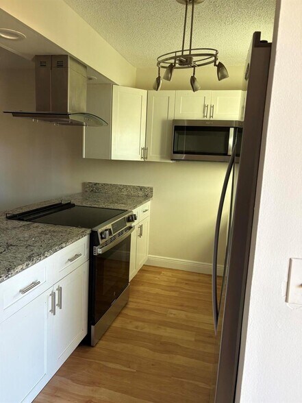 Building Photo - 5106 Pier Dr