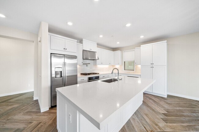 Building Photo - Split level floor plan on a gorgeously upgraded home