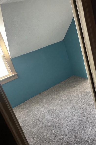 Building Photo - 214 S 4th Ave E