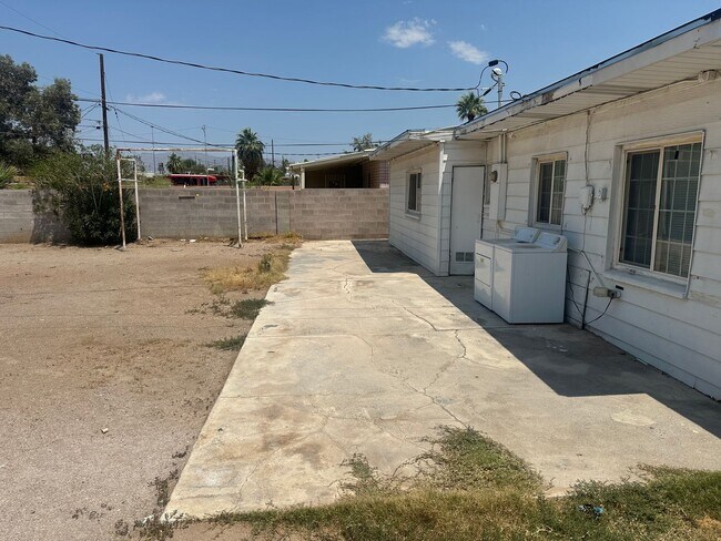 Building Photo - NLV!! Single Story!! 3 Bedrooms!! Carport!!! Big Lot!! Patio In Back yard!! No Carpet!! Vinyl Pla...