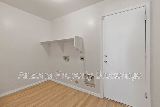 Building Photo - 31567 N Cactus Dr