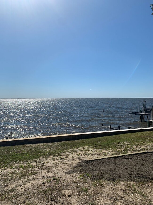 Building Photo - 3 Bedroom 2 Bath Home in Point Harbor Avai...