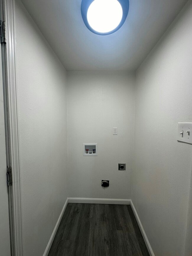 Building Photo - 827 16th St