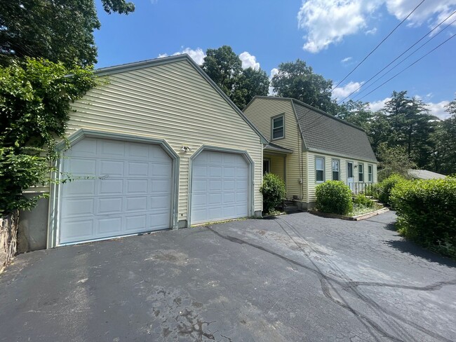 Building Photo - Single-Family Home in South Nashua