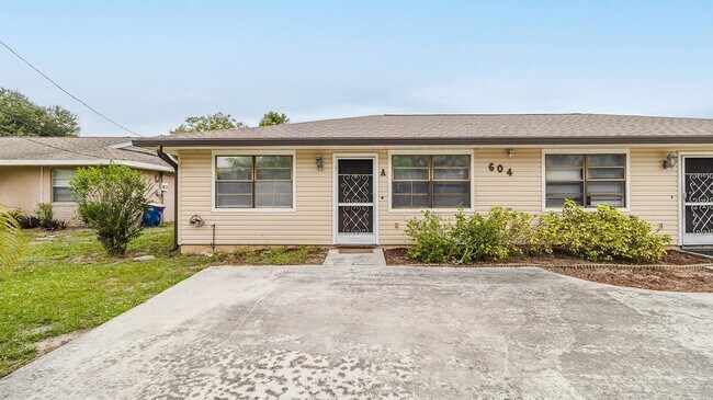 Building Photo - 604 Roselyn Ave