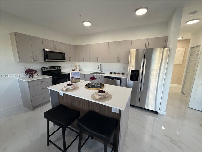 Building Photo - 2308 E 4th Ave