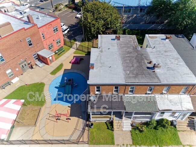 Building Photo - 12 Adella Ave