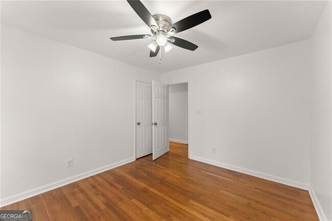 Building Photo - 4540 Club Valley Dr NE