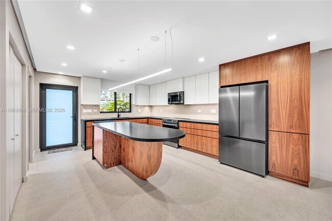 Building Photo - 2211 NE 122nd St