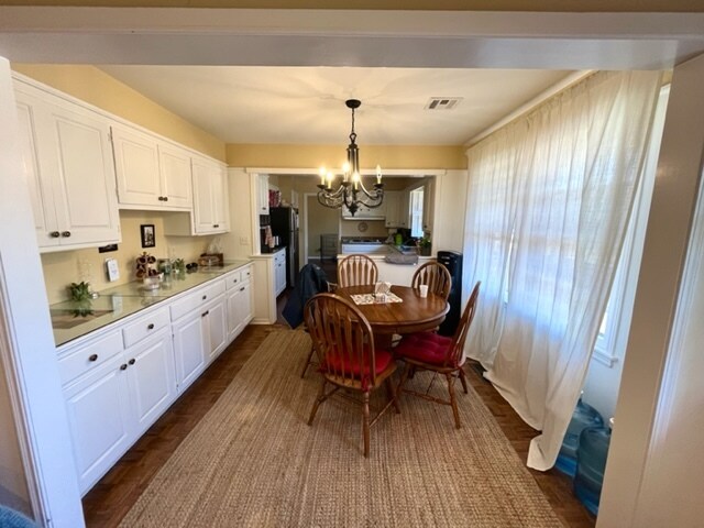 Building Photo - 2521 S Berry Rd