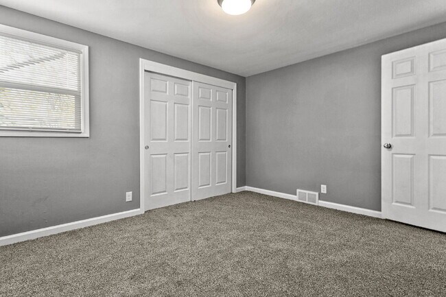 Building Photo - Big, Bold, and Beautiful Upper Unit!